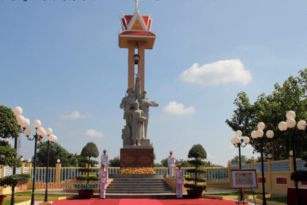 Tượng đài Hữu nghị Việt – Campuchia - Campuchia